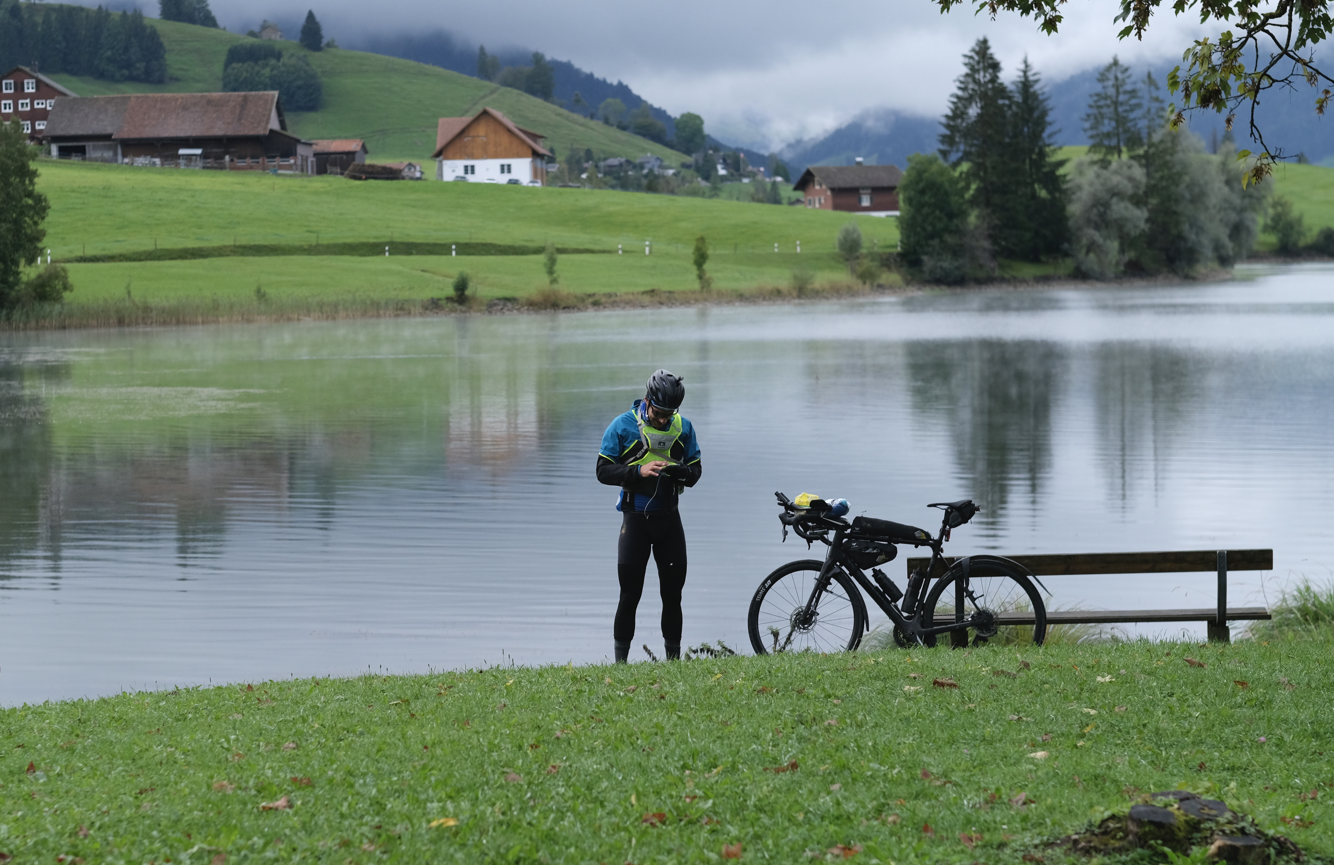 Another participant at the Sihlsee checkpoint later that same day @Tobiasschuerer