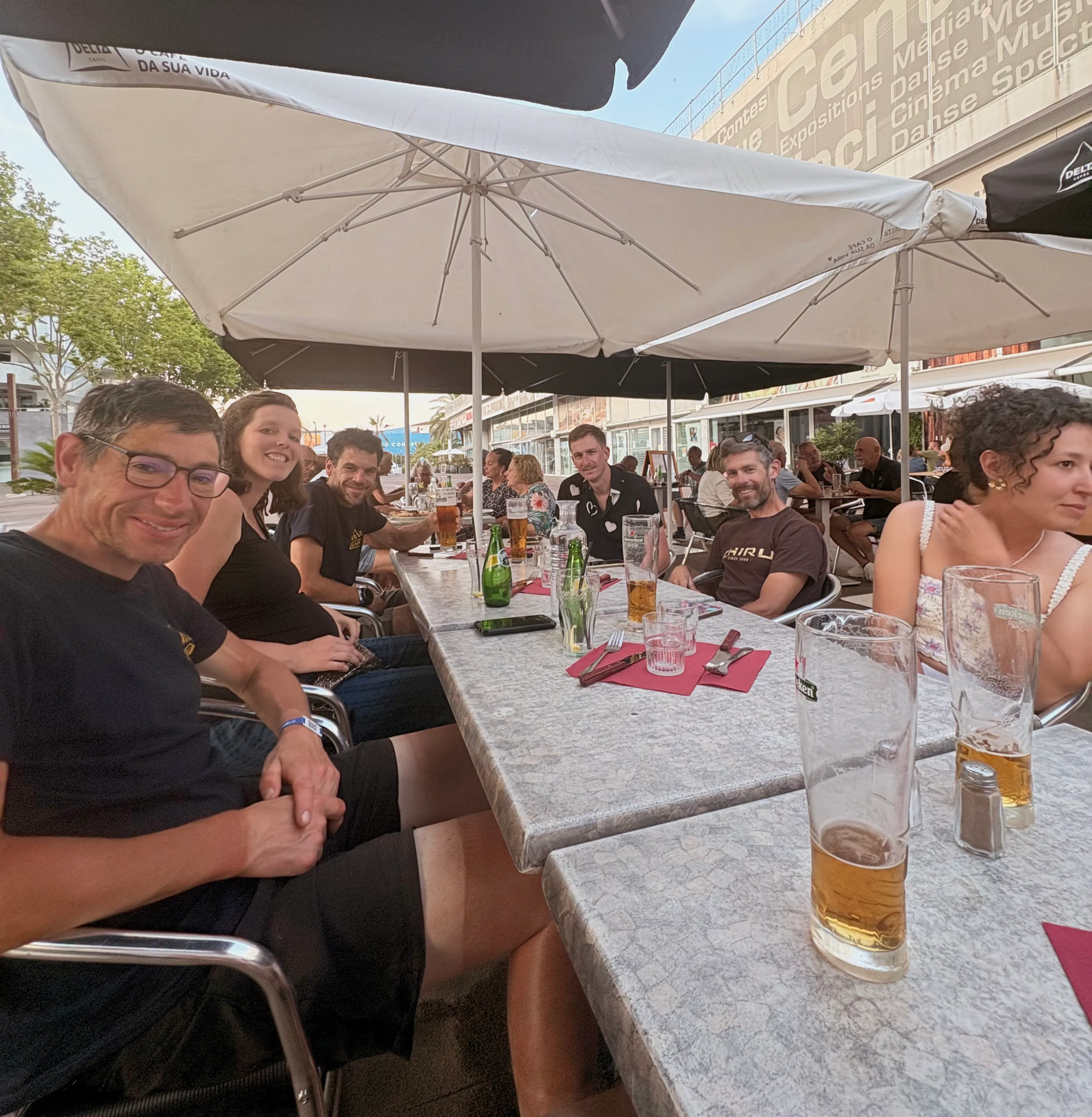 Dinner with Régis, Florent, Antoine, Éloise, Clara, Joackim and his whife wile waiting for Fabien